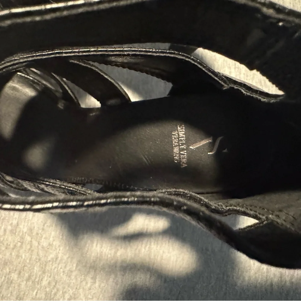 Elegant Black Strappy Heels Simply Vera By Vera Wang Size 9 - Picture 8 of 12